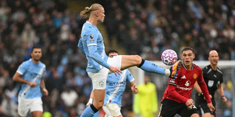 Man City cần người chia lửa với Haaland