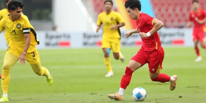 Nguyễn Đình Bắc Kiến Tạo Ấn Tượng, Đánh Bại Hổ Mã Lai 1 Nguyễn Đình Bắc kiến tạo pha bóng đẹp mắt