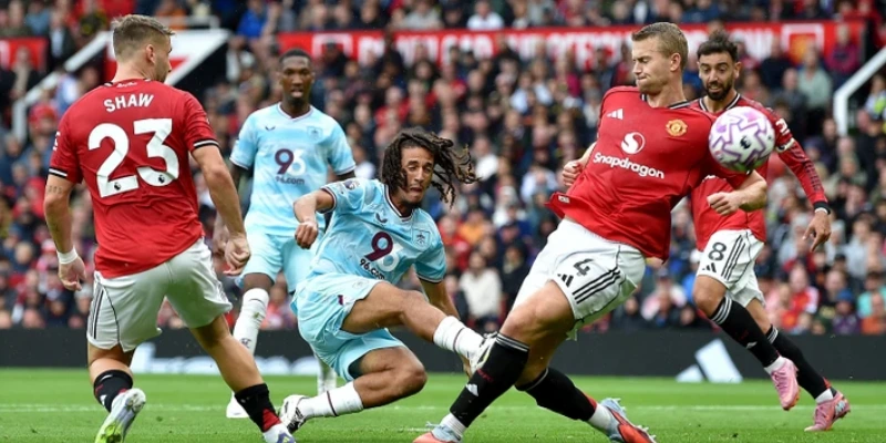 Dự kiến đội hình ra sân trận cầu Burnley vs Manchester United